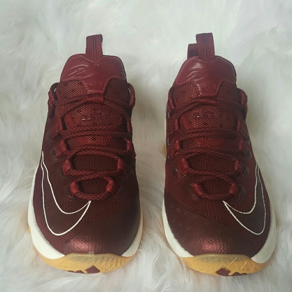 Brand New! Nike Lebron James Sneakers - Sz.6 young - Picture 3 of 8